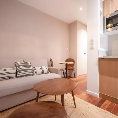 Apartmán Lovely Parisian Flat -prime Location, 7th District