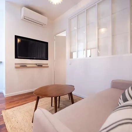 Lovely Parisian Flat -prime Location, 7th District Appartement